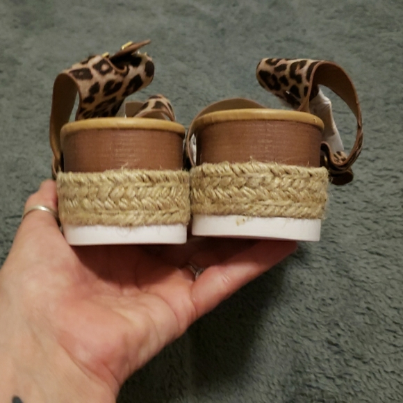 Leopard Sandals - Picture 7 of 9